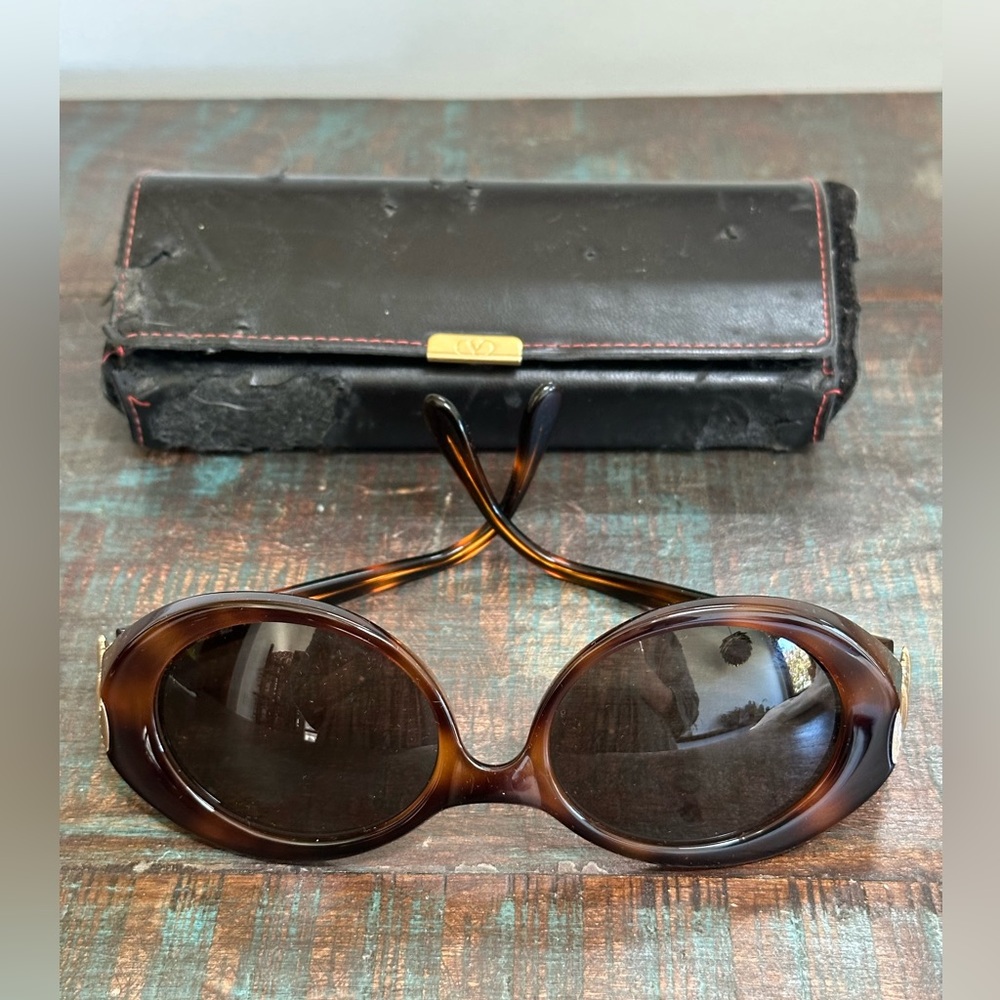 SOLD! Vintage VALENTINO Women’s Tortoiseshell V698 Sunglasses Catseye RARE Italy